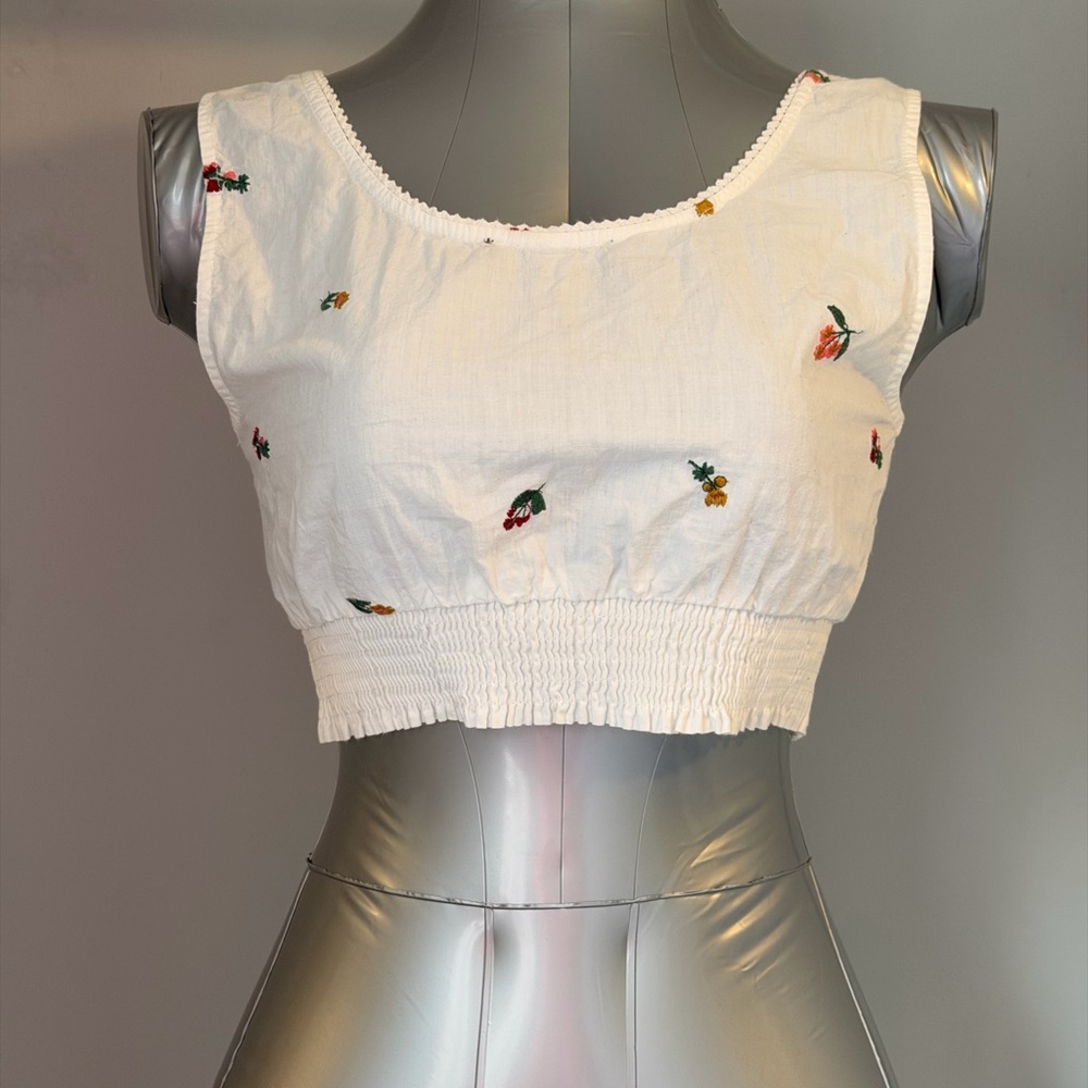 Kendall & Kylie White Floral Crop Top